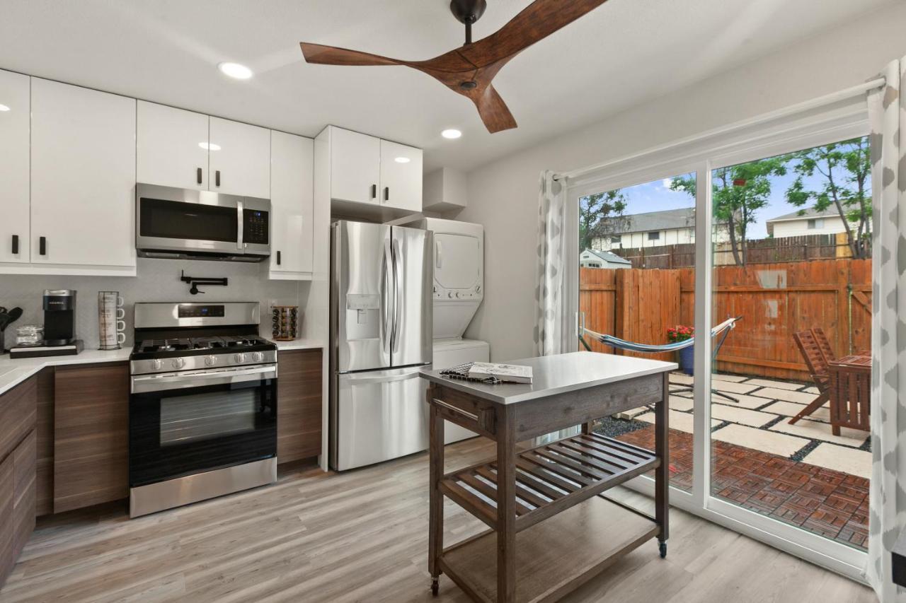 Contemporary Couples Getaway Near Austin Favorites - Loft 21アパートメント エクステリア 写真
