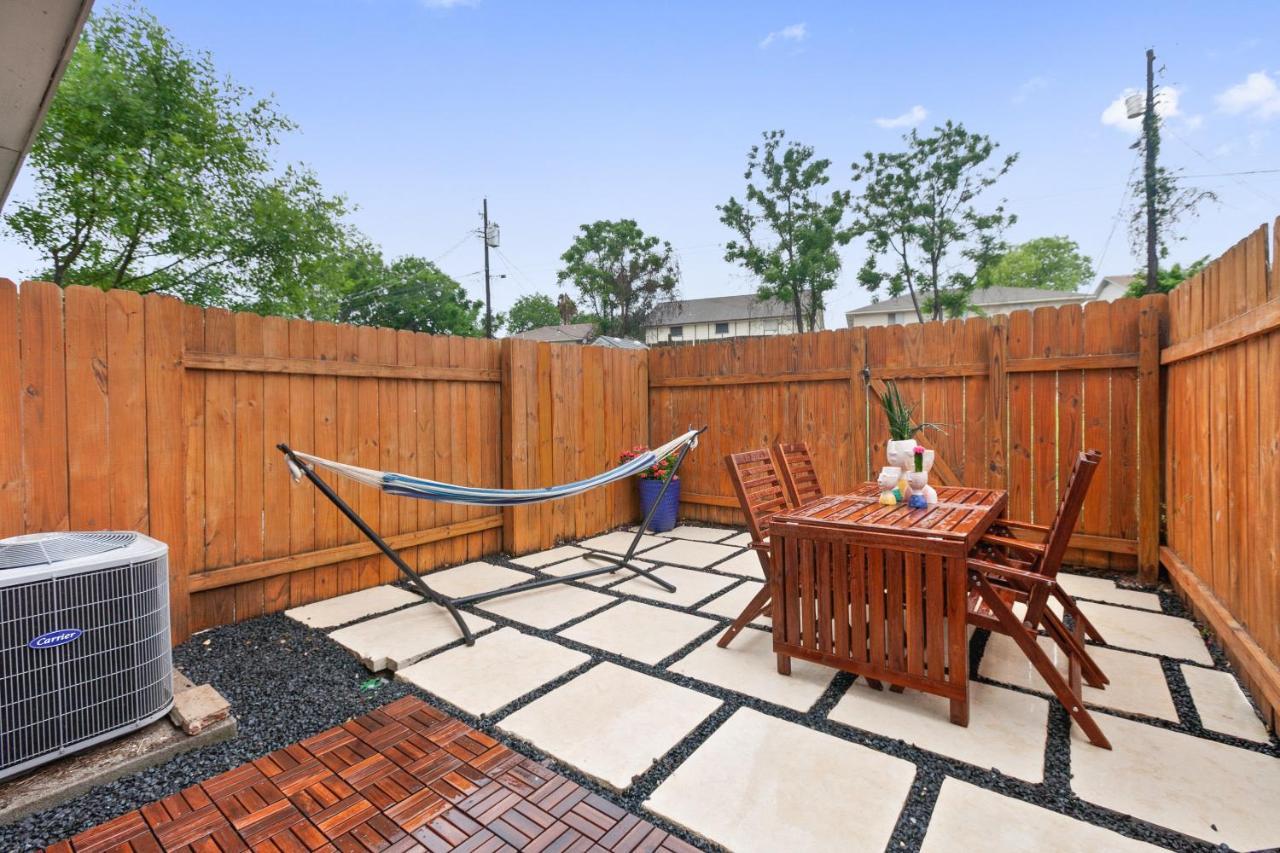 Contemporary Couples Getaway Near Austin Favorites - Loft 21アパートメント エクステリア 写真