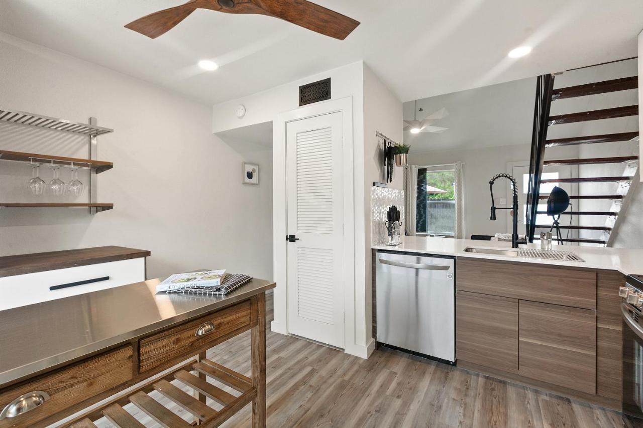 Contemporary Couples Getaway Near Austin Favorites - Loft 21アパートメント エクステリア 写真